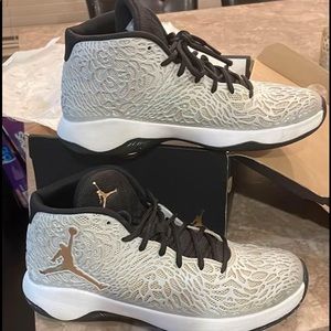 Jordan size 9 mens shoe. In great condition in original box. $75